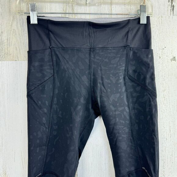 Lululemon Ladies Size 4 Black/Grey Cheetah Cropped Pockets Leggings - Picture 3 of 8